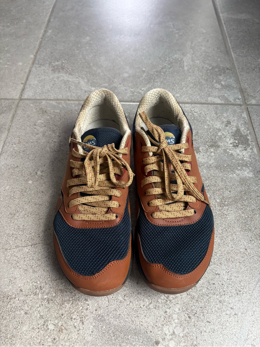 Casual Men's Navy and Brown Lace-Up Sneakers